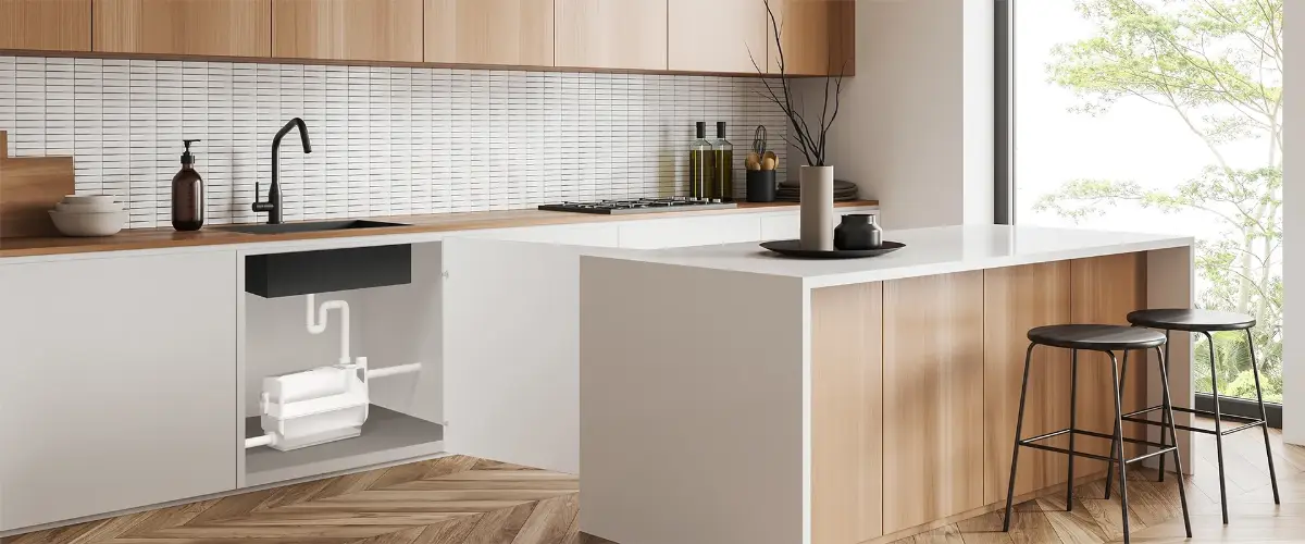 Moderne Küche mit Holzschränken und einer Bartheke aus Holz.